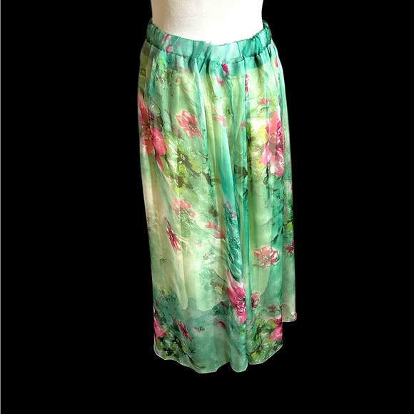 Filmy Floral Green Maxi Skirt fully lined and ready to party - Picture 2 of 8